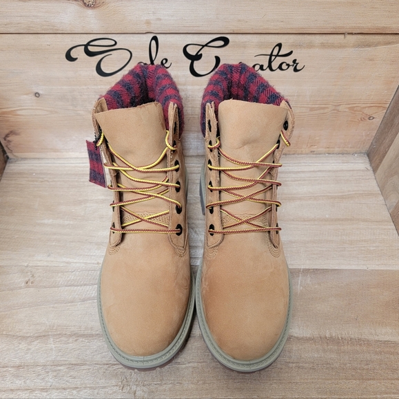 Women's Timberland 6" Waterproof Boots size 9 - Picture 2 of 5